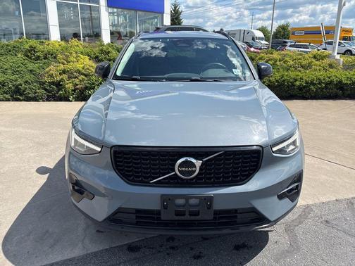 Thunder Grey Metallic 2023 Volvo XC40 B5 Plus Dark Theme