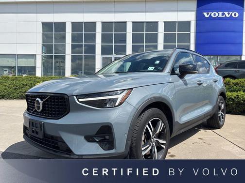 Thunder Grey Metallic 2023 Volvo XC40 B5 Plus Dark Theme