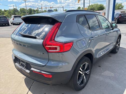 Thunder Grey Metallic 2023 Volvo XC40 B5 Plus Dark Theme