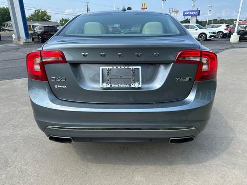 Gray Metallic 2018 Volvo S60 Inscription T5 Platinum