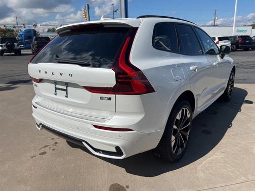 2026 Volvo XC60 B5 Plus