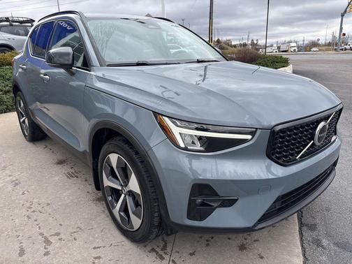 Thunder Grey Metallic 2023 Volvo XC40 B5 Plus Dark Theme