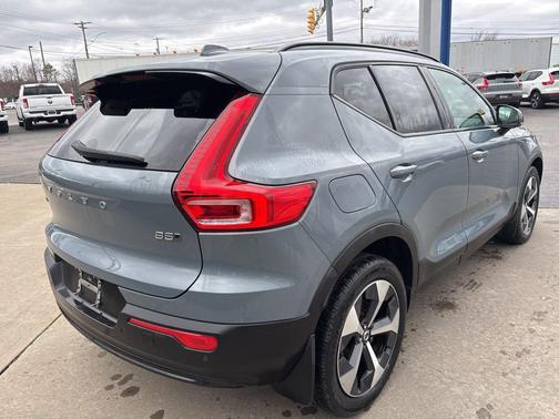 Thunder Grey Metallic 2023 Volvo XC40 B5 Plus Dark Theme