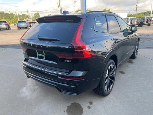 2026 Volvo XC60 B5 Plus