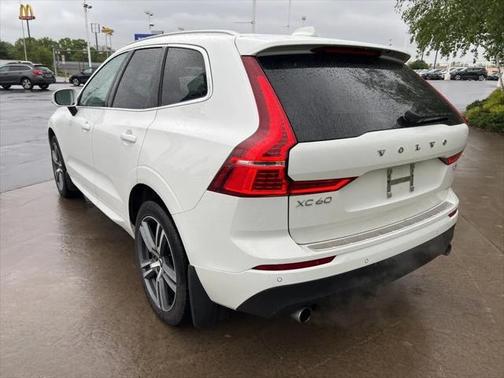 2021 Volvo XC60 T5 Momentum