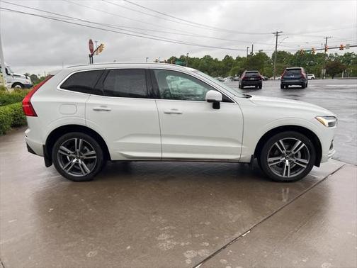 2021 Volvo XC60 T5 Momentum