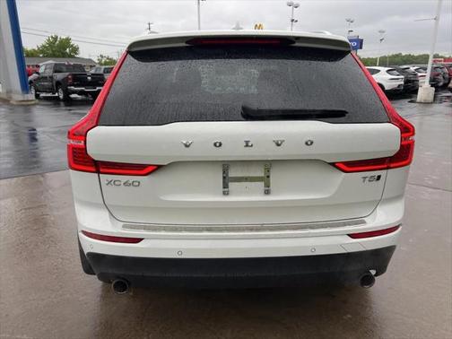 2021 Volvo XC60 T5 Momentum