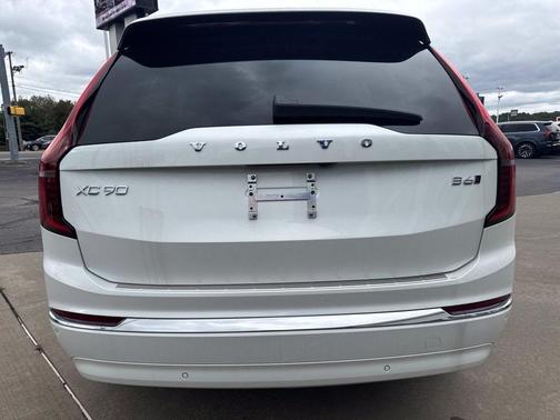 Crystal White Pearl 2026 Volvo XC90 Plus, B6 AWD Gas (mild hybrid), Gasoline, Bright, 7 Seats