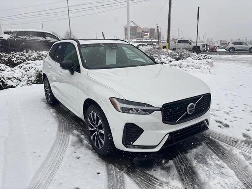 2024 Volvo XC60 B5 Plus Dark Theme
