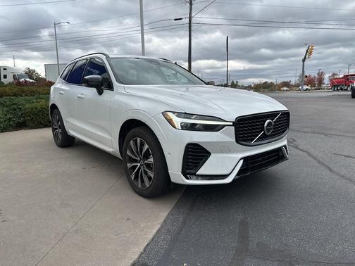 2024 Volvo XC60 B5 Plus Dark Theme