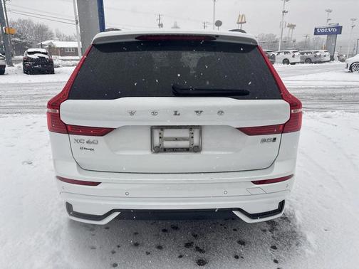 2024 Volvo XC60 B5 Plus Dark Theme