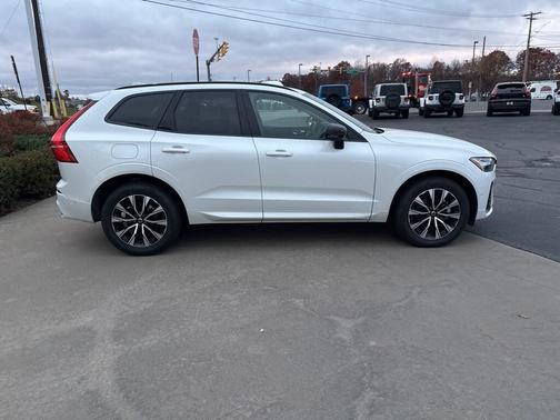 2025 Volvo XC60 B5 Plus