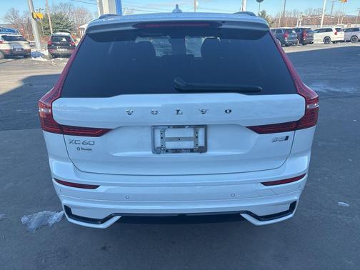 2025 Volvo XC60 B5 Plus