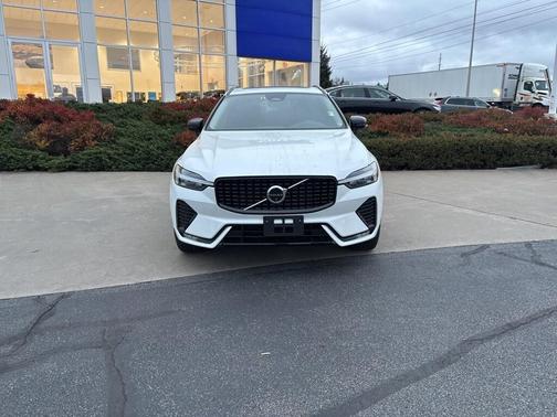 2025 Volvo XC60 B5 Plus