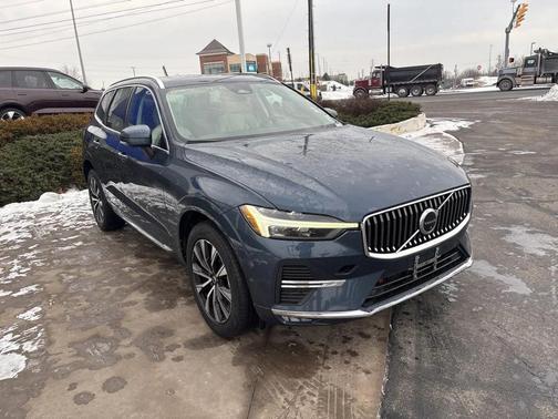 2023 Volvo XC60 B5 Plus Bright Theme