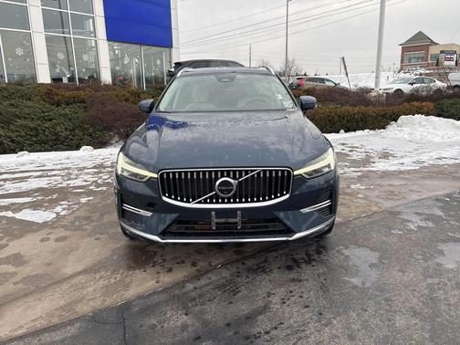 2023 Volvo XC60 B5 Plus Bright Theme