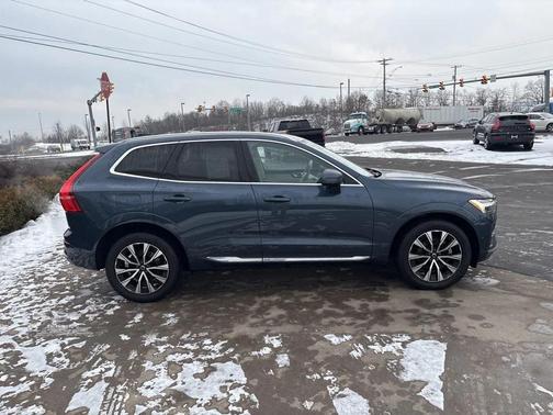 2023 Volvo XC60 B5 Plus Bright Theme