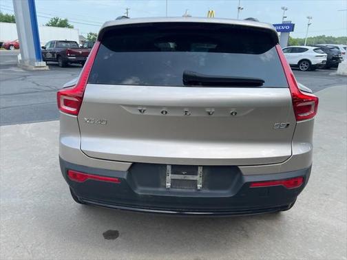 2024 Volvo XC40 B5 Core Bright Theme