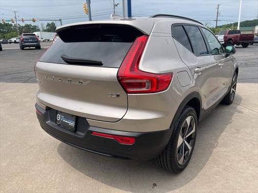 2024 Volvo XC40 B5 Core Bright Theme