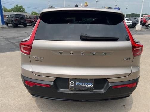 2024 Volvo XC40 B5 Core Bright Theme