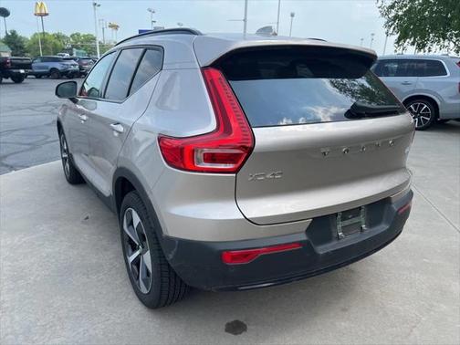 2024 Volvo XC40 B5 Core Bright Theme
