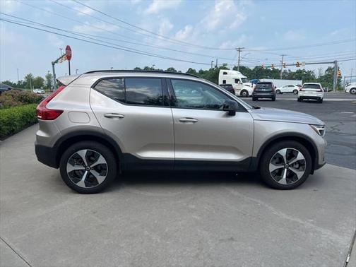 2024 Volvo XC40 B5 Core Bright Theme