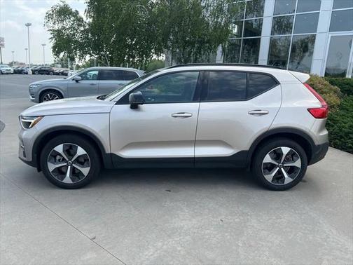 2024 Volvo XC40 B5 Core Bright Theme