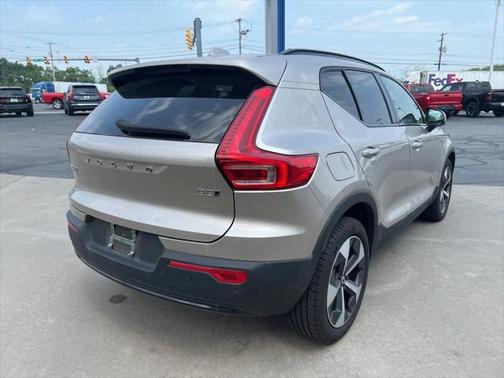 2024 Volvo XC40 B5 Core Bright Theme