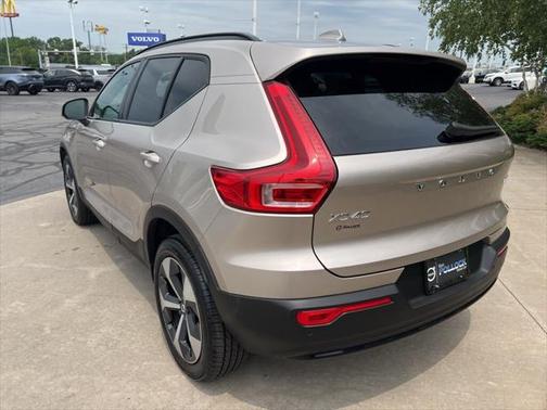 2024 Volvo XC40 B5 Core Bright Theme