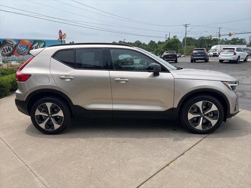 2024 Volvo XC40 B5 Core Bright Theme