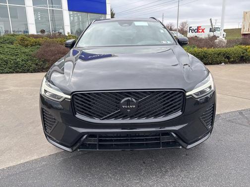 2026 Volvo XC60 B5 Ultra Black Edition