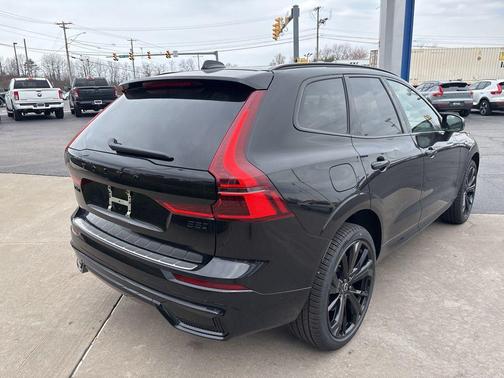 2026 Volvo XC60 B5 Ultra Black Edition