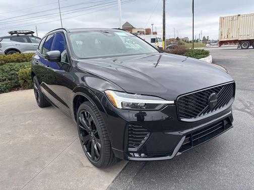 2026 Volvo XC60 B5 Ultra Black Edition