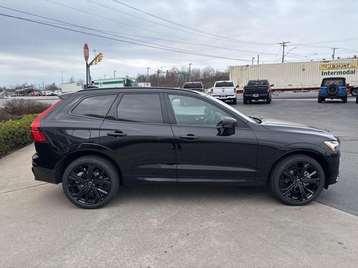 2026 Volvo XC60 B5 Ultra Black Edition