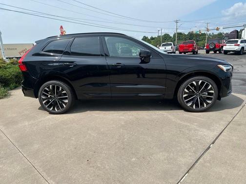 Onyx Black Metallic 2026 Volvo XC60 B5 Ultra