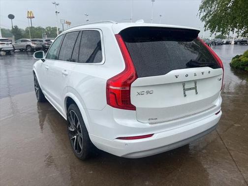 2022 Volvo XC90 T6 Momentum
