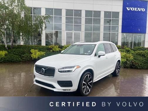 2022 Volvo XC90 T6 Momentum