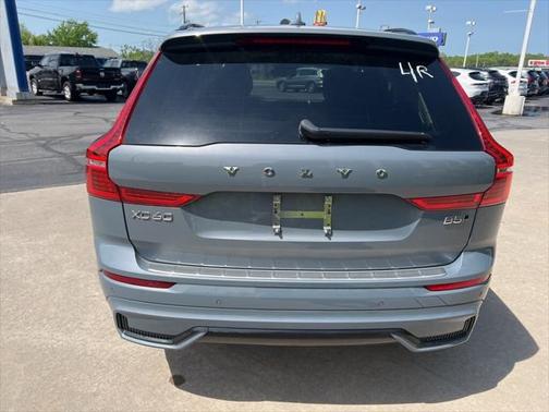 2023 Volvo XC60 B5 Ultimate Dark Theme