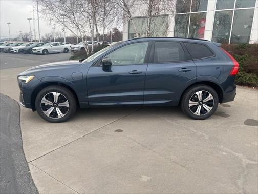 2025 Volvo XC60 Plug-In Hybrid T8 Plus
