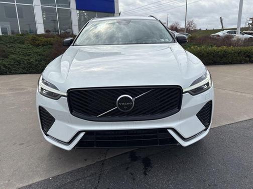 Crystal White Metallic 2026 Volvo XC60 B5 Plus