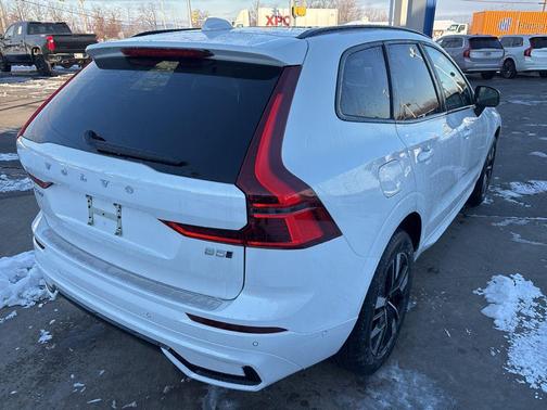 2026 Volvo XC60 B5 Plus