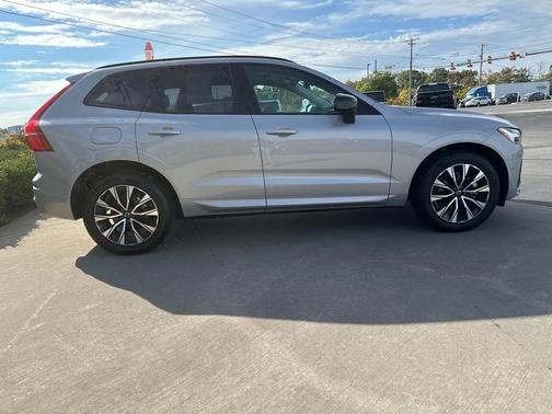 2025 Volvo XC60 Plus