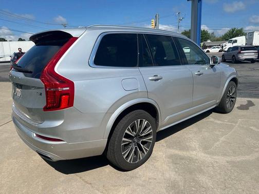 Bright Silver Metallic 2021 Volvo XC90 T5 Momentum