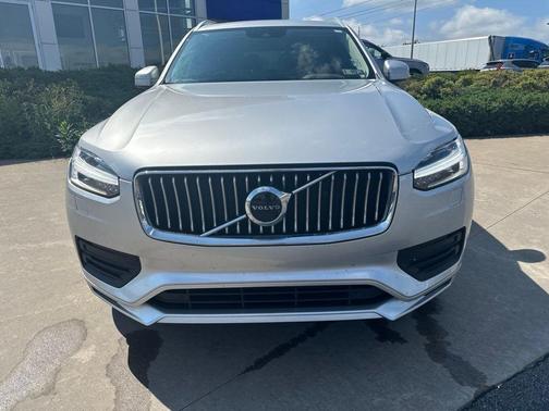 Bright Silver Metallic 2021 Volvo XC90 T5 Momentum