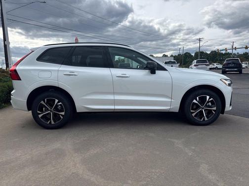 Crystal White 2027 Volvo XC60 Core