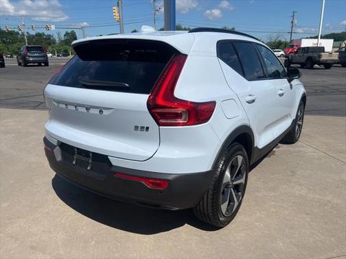 2026 Volvo XC40 B5 Plus