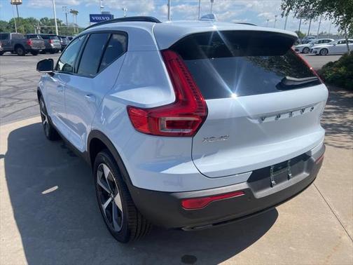 2026 Volvo XC40 B5 Plus