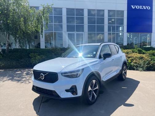 2026 Volvo XC40 B5 Plus