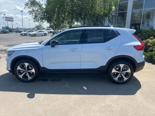 2026 Volvo XC40 B5 Plus