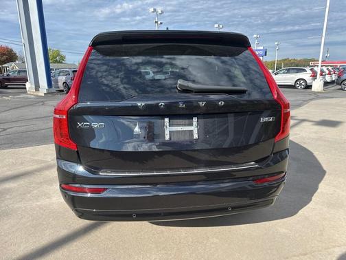 2023 Volvo XC90 B5 Core
